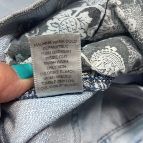 White House Black Market Ankle Length Light Blue Denim Jeans with Zipper Detail - Picture 12 of 12